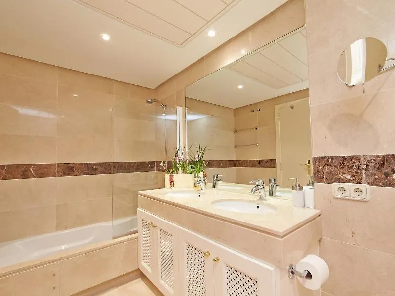 埃斯特波纳Penthouse In Benahavis With Terrace And Jacuzzi公寓 西班牙