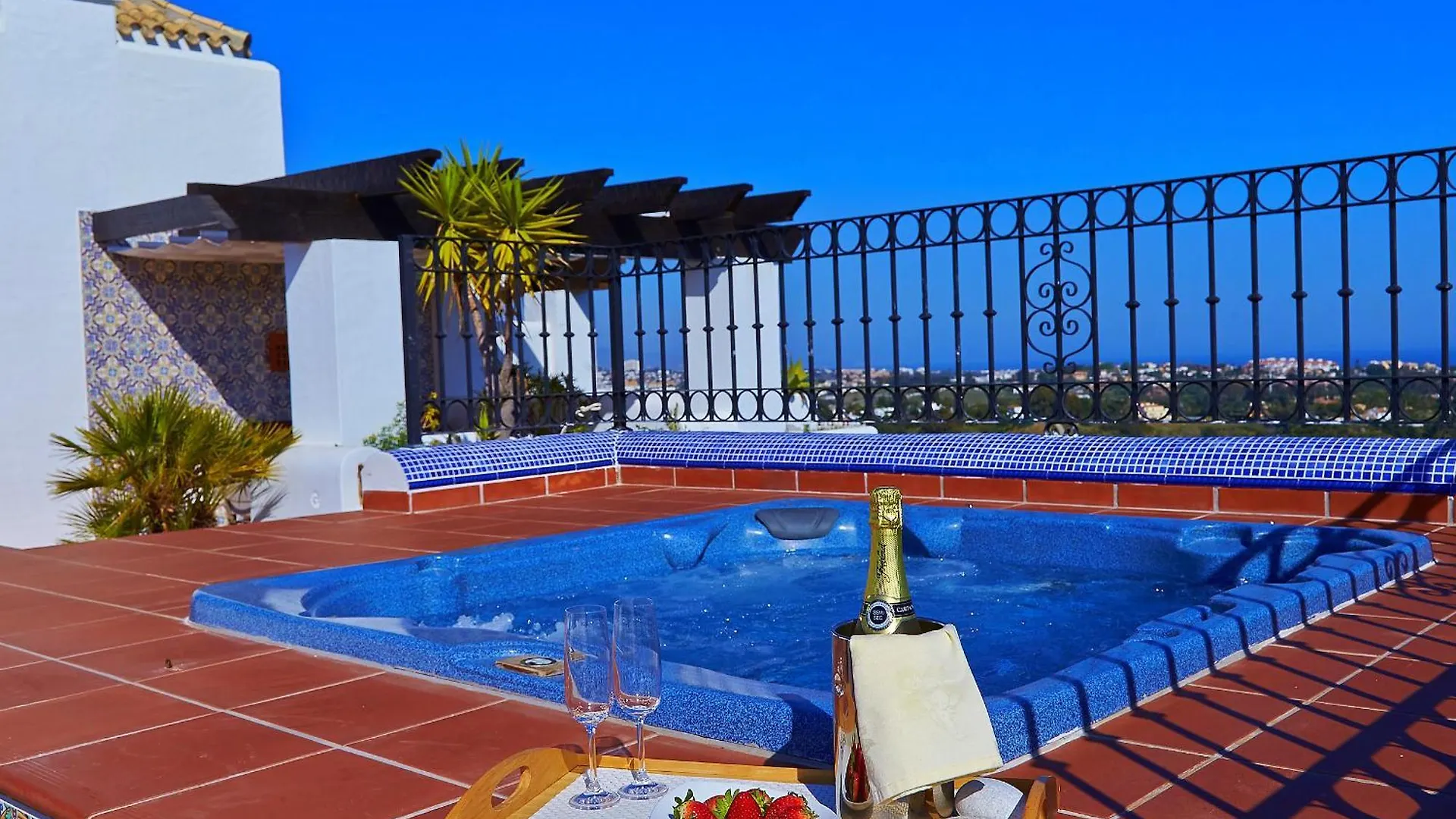 埃斯特波纳Penthouse In Benahavis With Terrace And Jacuzzi公寓