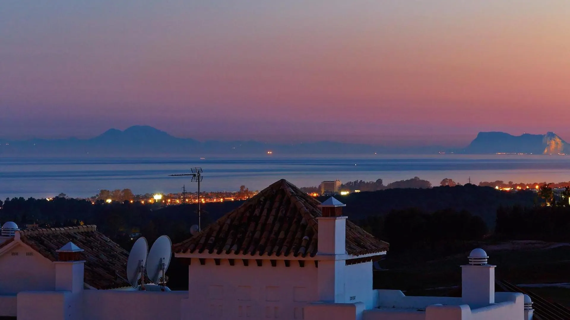 埃斯特波纳Penthouse In Benahavis With Terrace And Jacuzzi公寓 西班牙